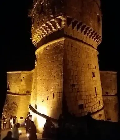 14 Posti Con Cucina E Parcheggio Privato Gratuito Апартаменты