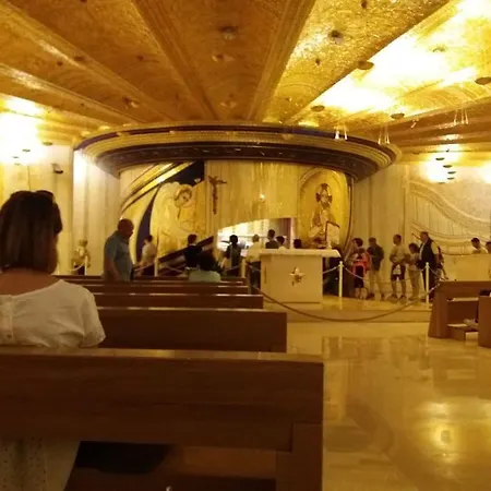 14 Posti Con Cucina E Parcheggio Privato Gratuito Candela